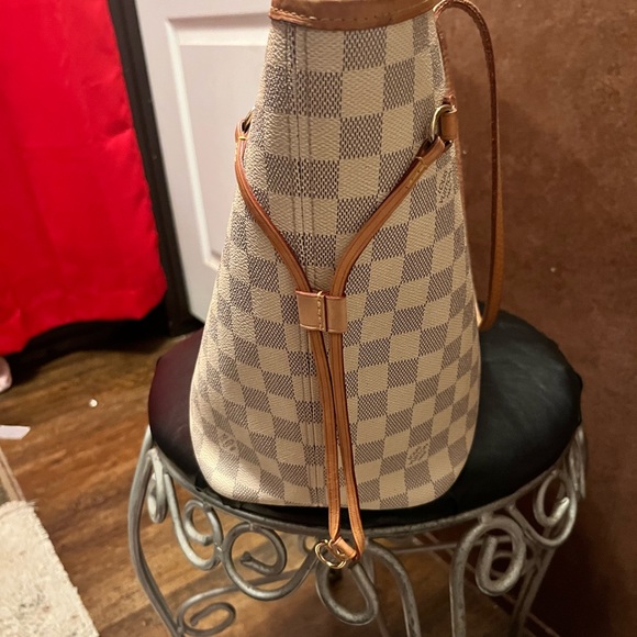 LV Damier Azur purchased in March 2021 includes box, dustbag, and receipt! - Picture 6 of 8